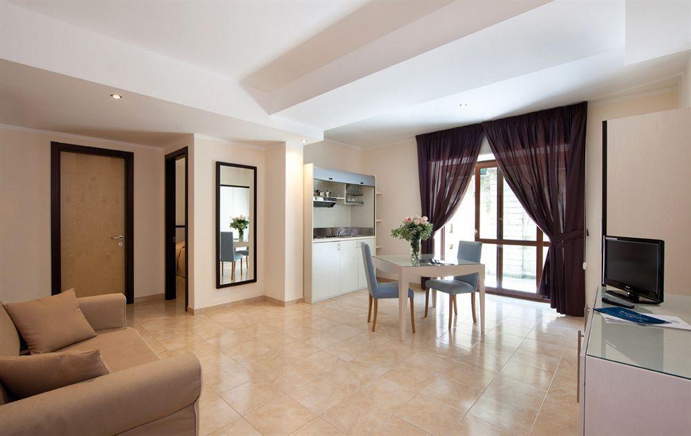 Suites & Residence Hotel Pouzzoles Extérieur photo
