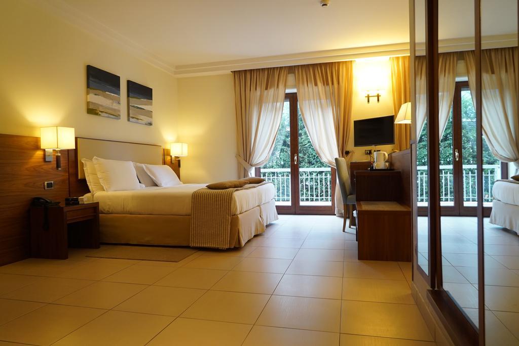 Suites & Residence Hotel Pouzzoles Extérieur photo
