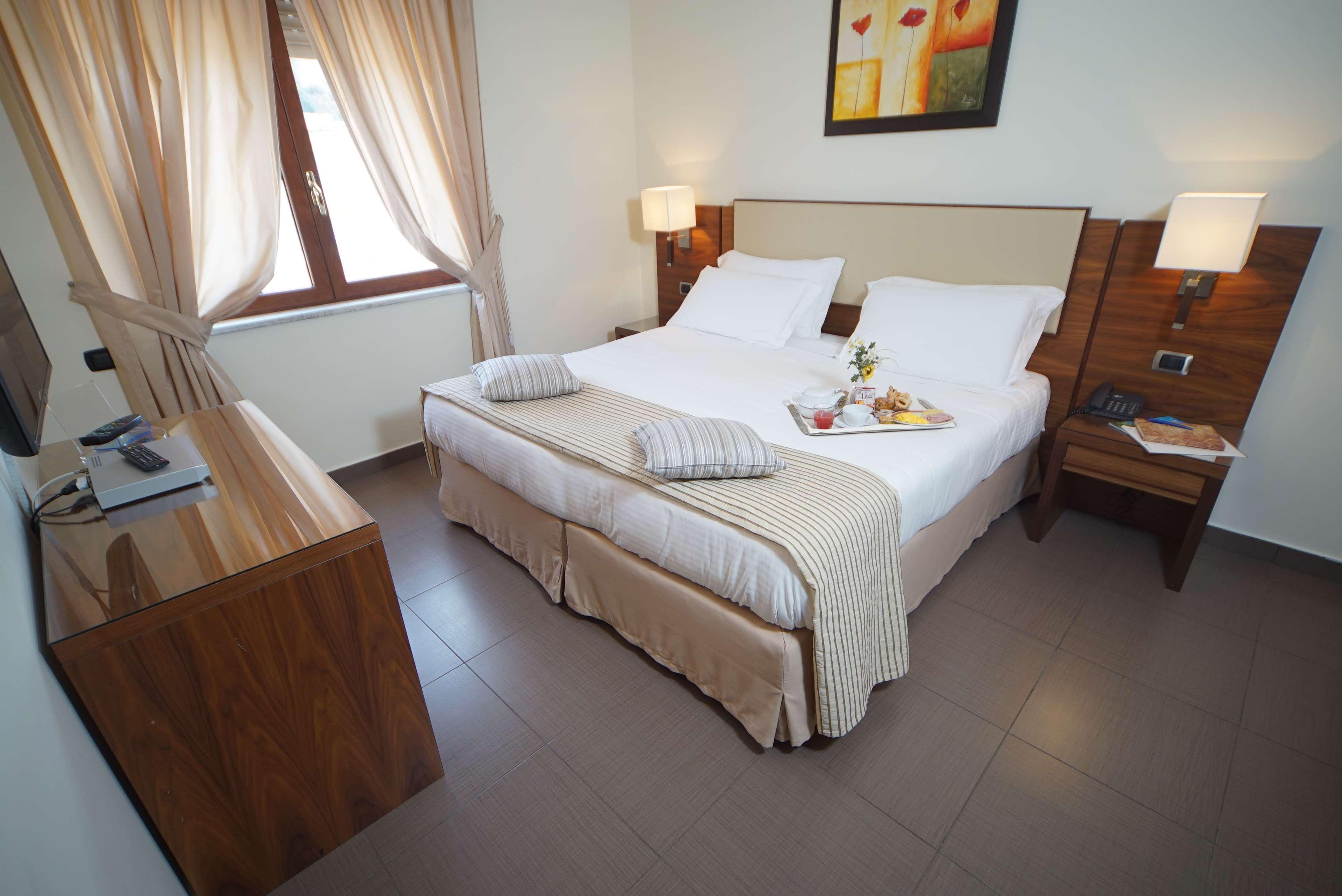 Suites & Residence Hotel Pouzzoles Extérieur photo