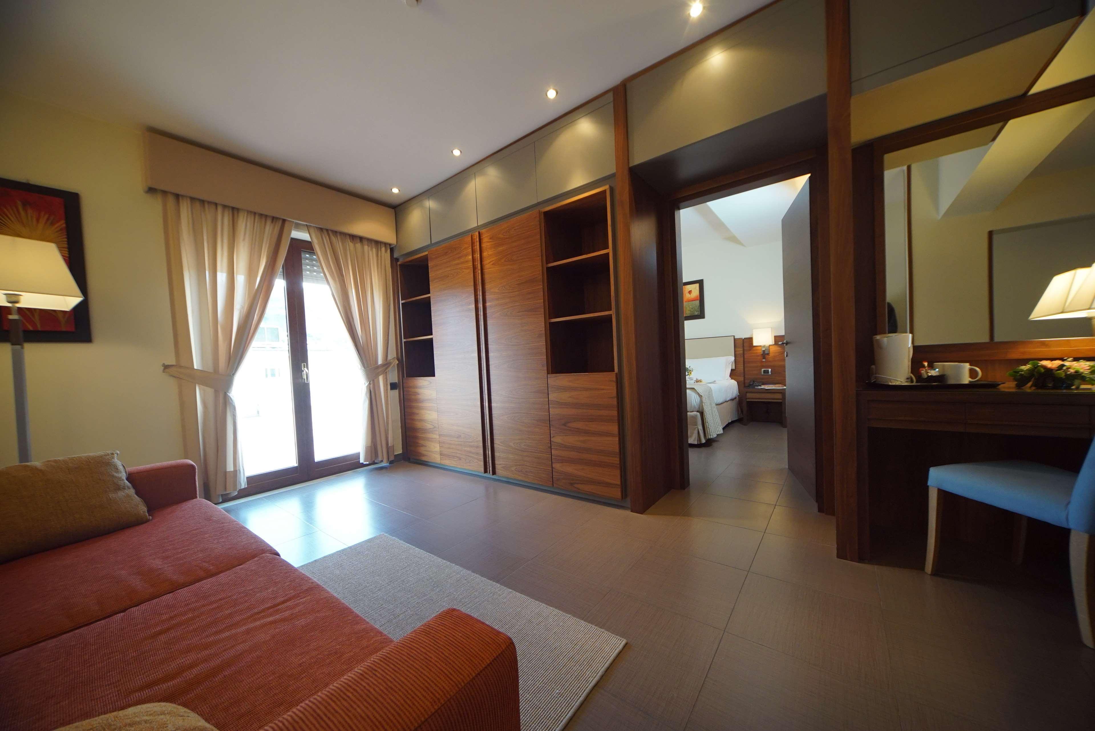 Suites & Residence Hotel Pouzzoles Extérieur photo