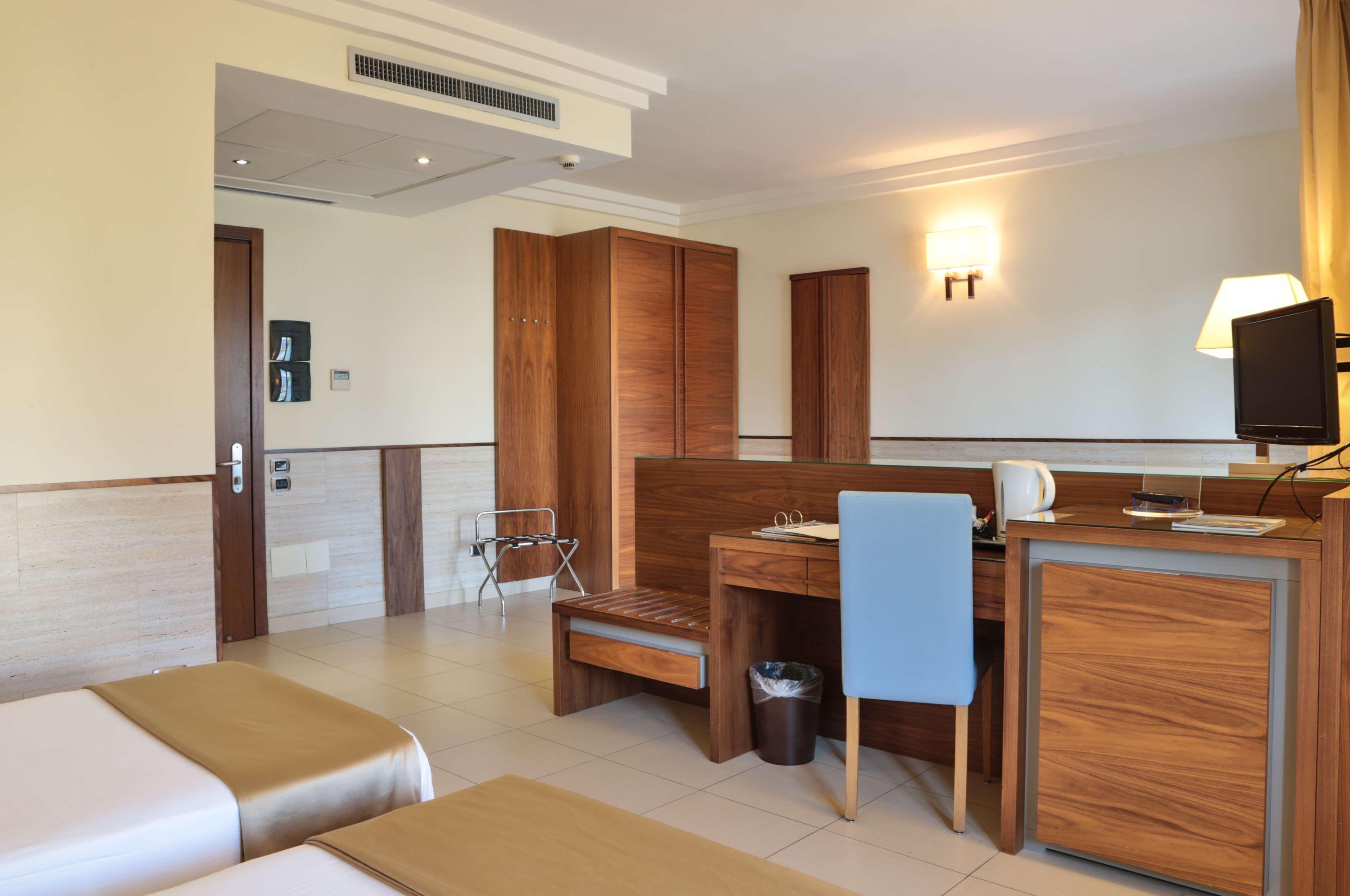 Suites & Residence Hotel Pouzzoles Extérieur photo