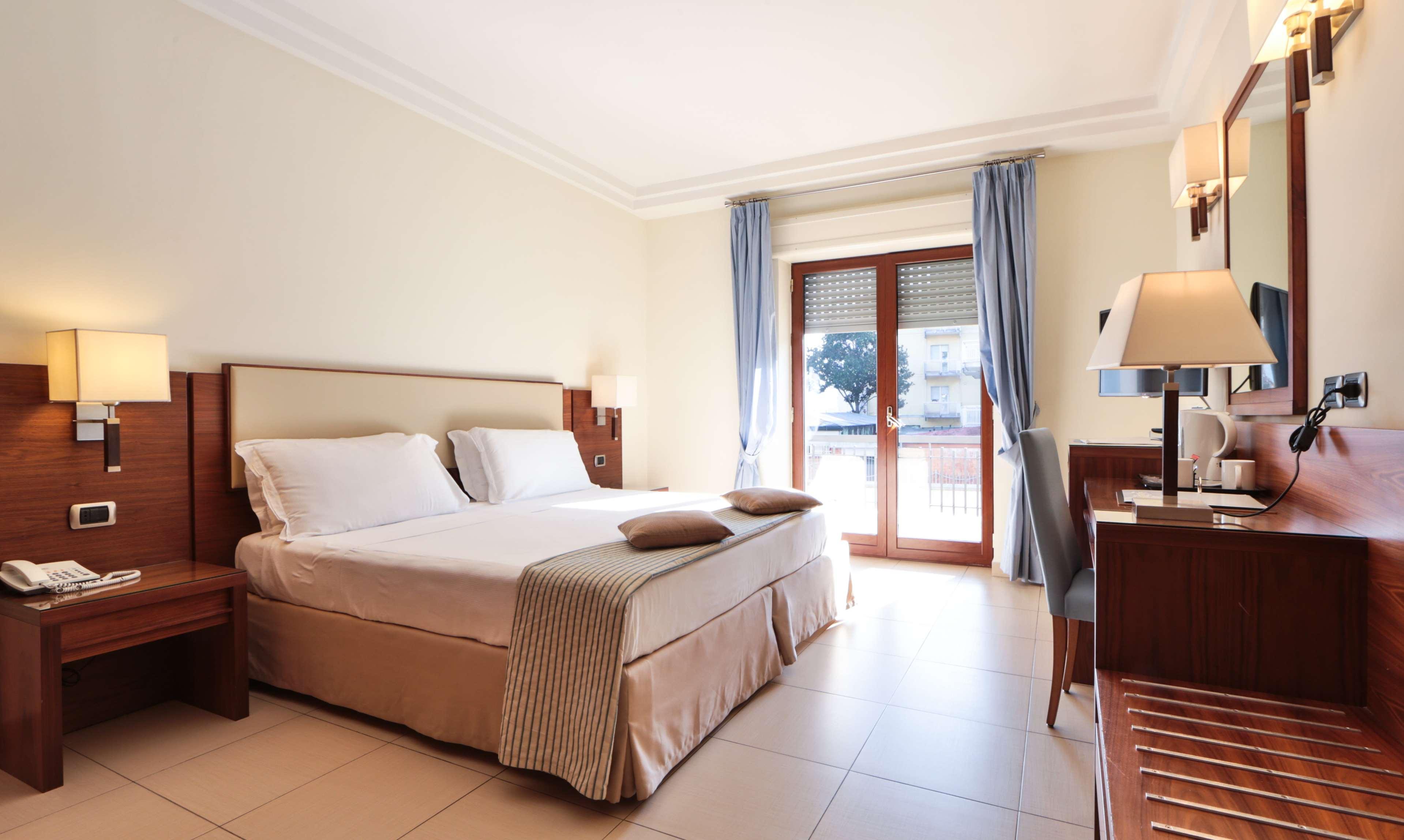 Suites & Residence Hotel Pouzzoles Extérieur photo